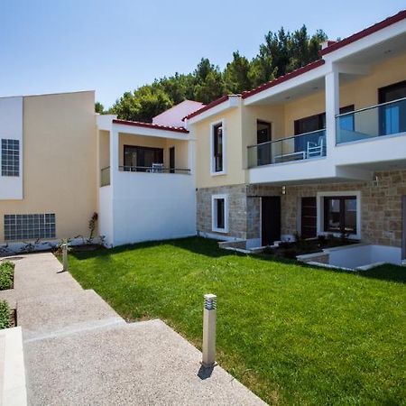 Elpiniki Luxury Apartments ネア・ポティダイア エクステリア 写真