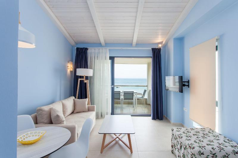 Elpiniki Luxury Apartments ネア・ポティダイア エクステリア 写真