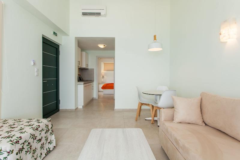 Elpiniki Luxury Apartments ネア・ポティダイア エクステリア 写真