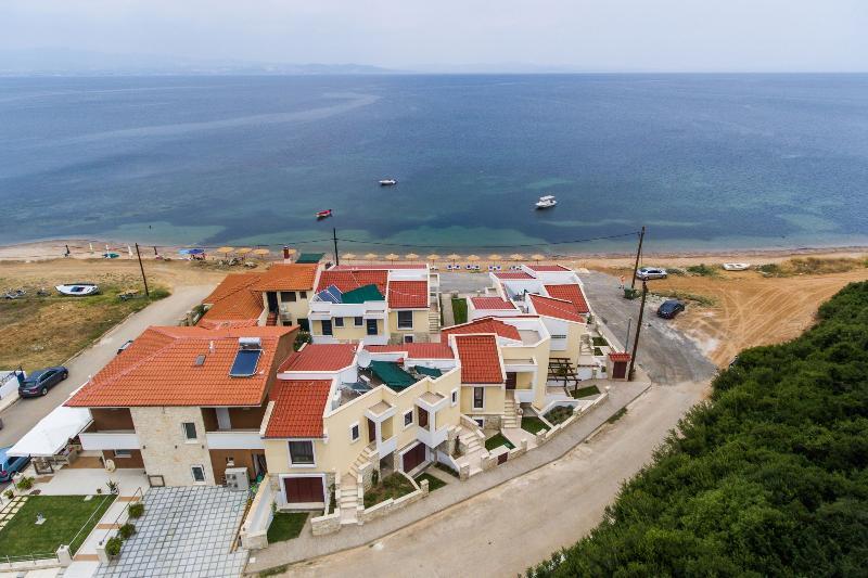 Elpiniki Luxury Apartments ネア・ポティダイア エクステリア 写真